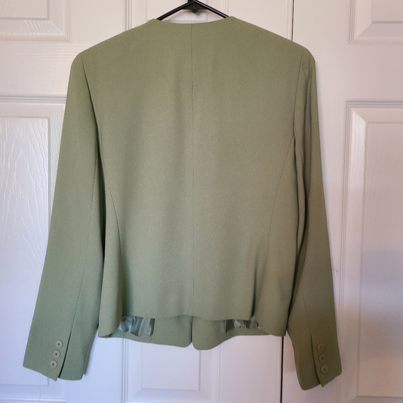 Blazer - Picture 2 of 6